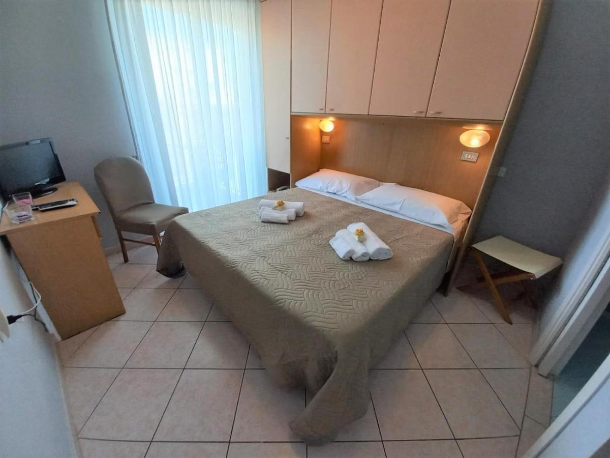 Hotel Venere リミニ エクステリア 写真